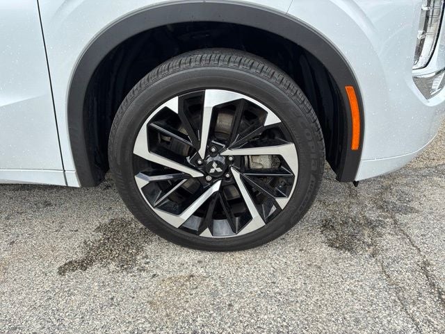 2024 Mitsubishi Outlander — side profile view
