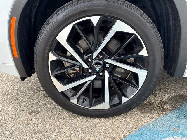 2024 Mitsubishi Outlander — detail view