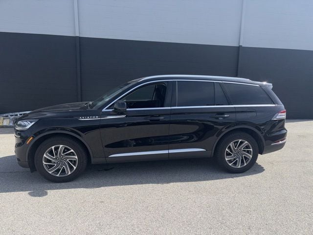 2023 Lincoln Aviator Livery in Black Metallic — front three-quarter view