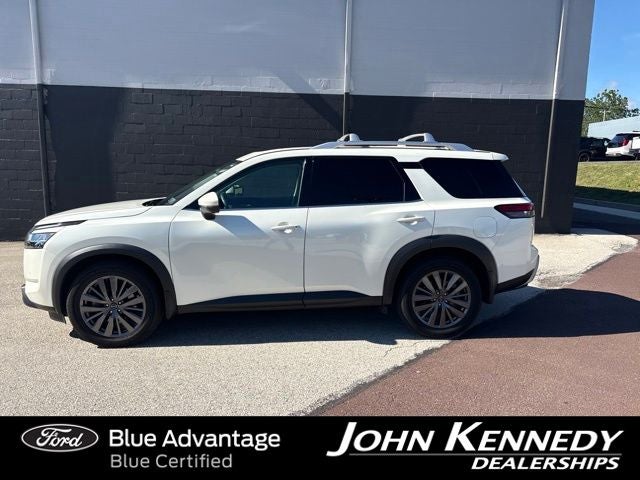 2024 Nissan Pathfinder SL in Pearl White Tricoat — front three-quarter view